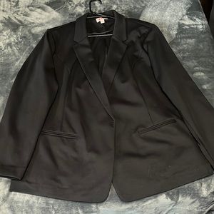 Black plus size blazer. Great condition 2X